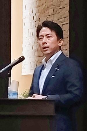 小泉進次郎氏、消費税減税に現金給付の提案