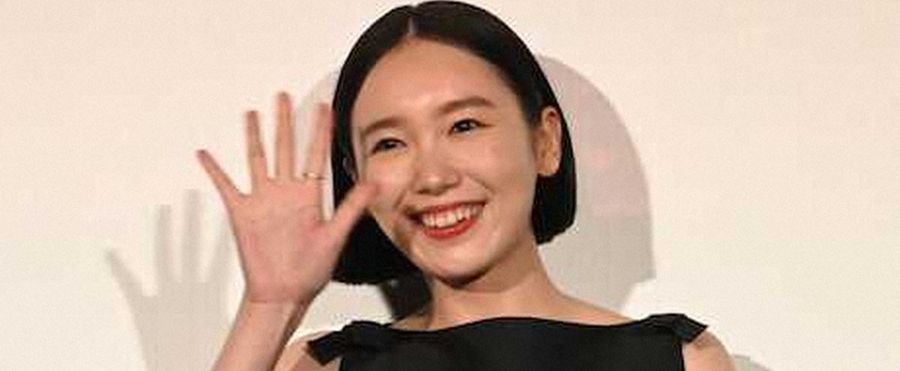 飯豊まりえ、映画「岸辺露伴は動かない」舞台あいさつに登場