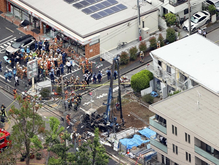 江戸川区工事現場で爆発、作業員3人倒れる