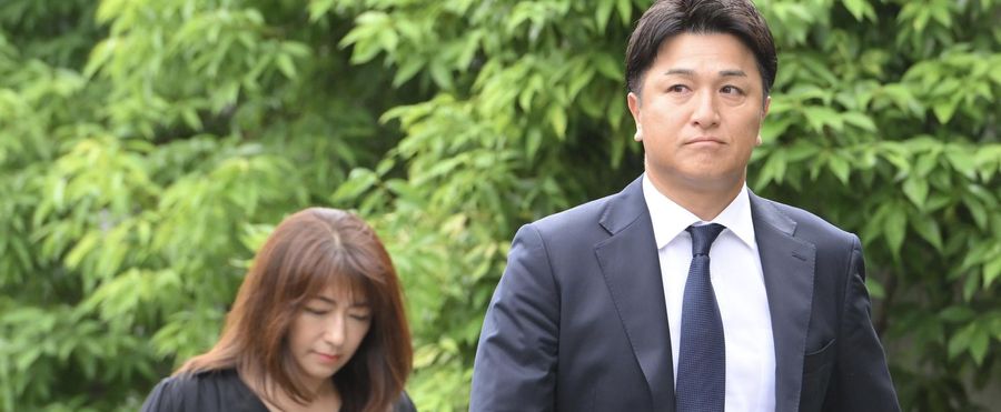 高橋由伸氏夫妻が長嶋茂雄さんを弔問