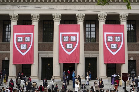 ハーバード大学、外国人留学生の入国を一時停止