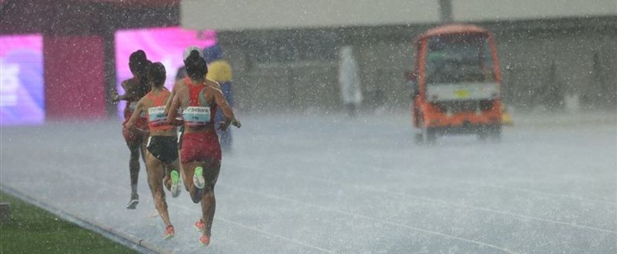 大雨で女子10000mレース中止｜アジア選手権2023