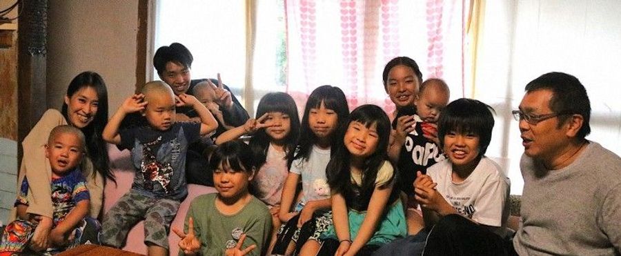11人の子供を育てる川畑一家の物価高に負けない日常