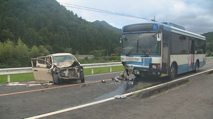 広島で車の正面衝突、70代女性が死亡