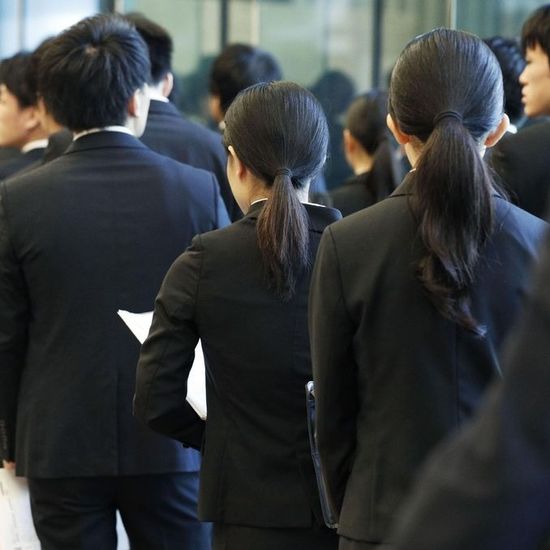 日本郵便の運転手点呼問題、2500台の事業許可取り消しへ