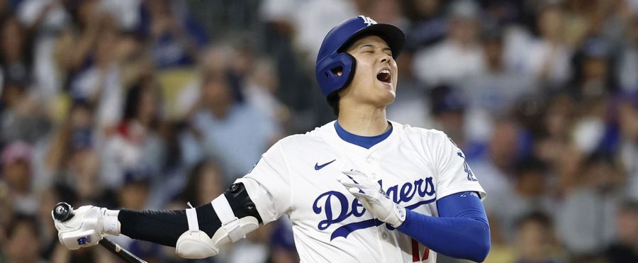 大谷翔平、自打球で苦悶の表情を見せる
