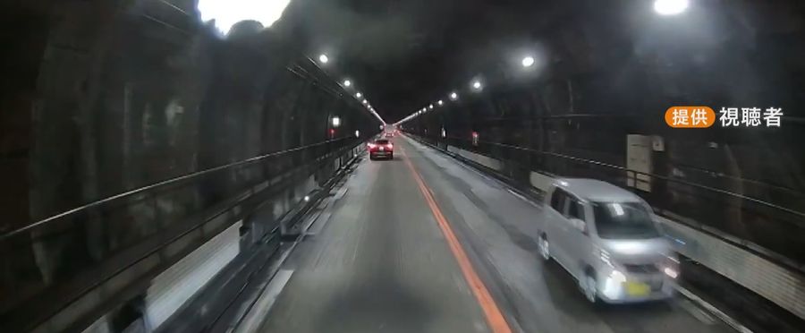 中津川市のトンネルで逆走事故、2人軽傷
