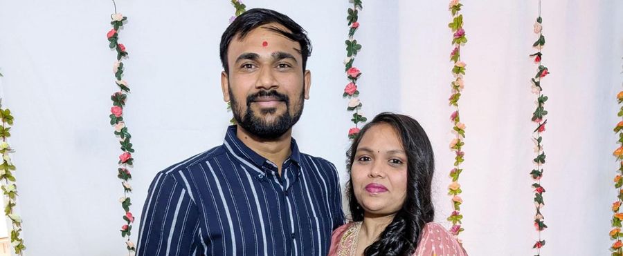 インドの旅客機墜落事故で婚約者2人が犠牲に