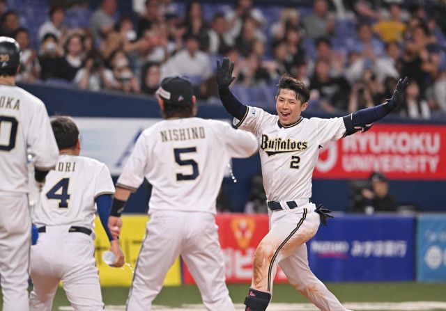 オリックス若月、劇的サヨナラ本塁打で連勝達成