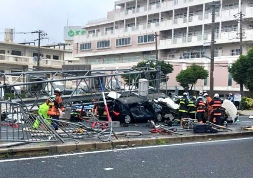 関越道で乗用車と大型トラックの衝突事故発生