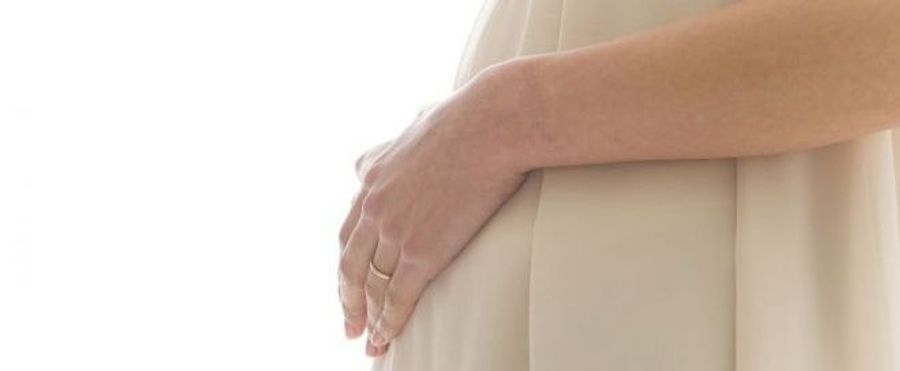 妊娠中の旅行：安定期でも注意すべきリスクとは