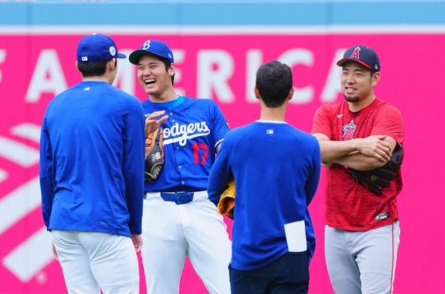 大谷翔平と菊池雄星が談笑！山本由伸と佐々木朗希も合流