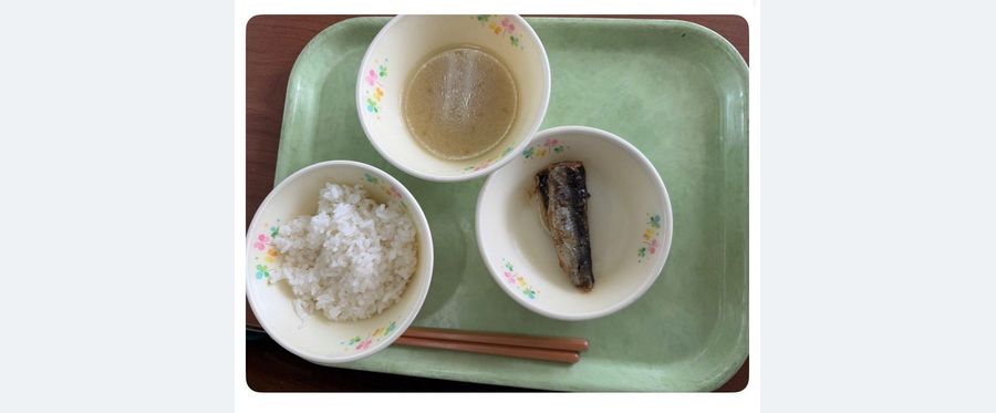 石垣市議が給食配膳写真をSNS投稿、謝罪の理由とは