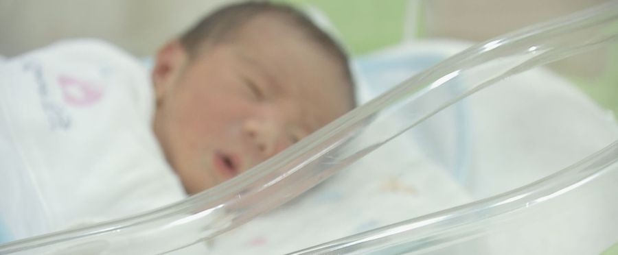 2024年の出生数が初めて70万人を下回る