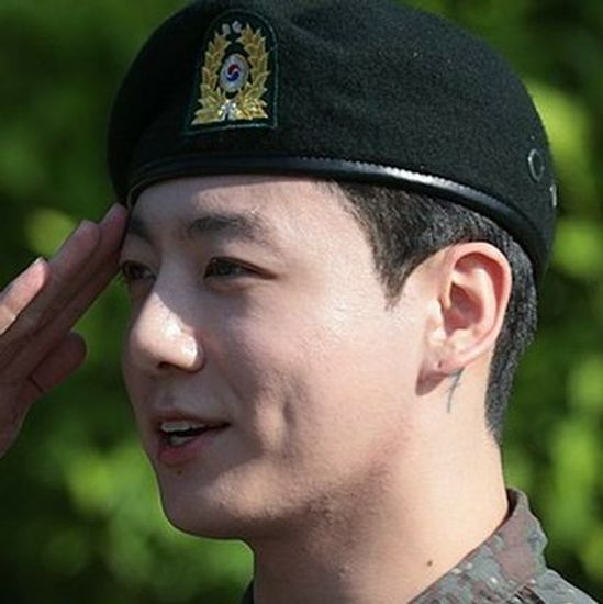 BTSのジョングクとジミン、兵役を終え帰還