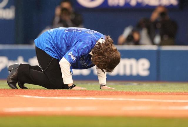 米米CLUB石井竜也が横浜スタジアムで始球式