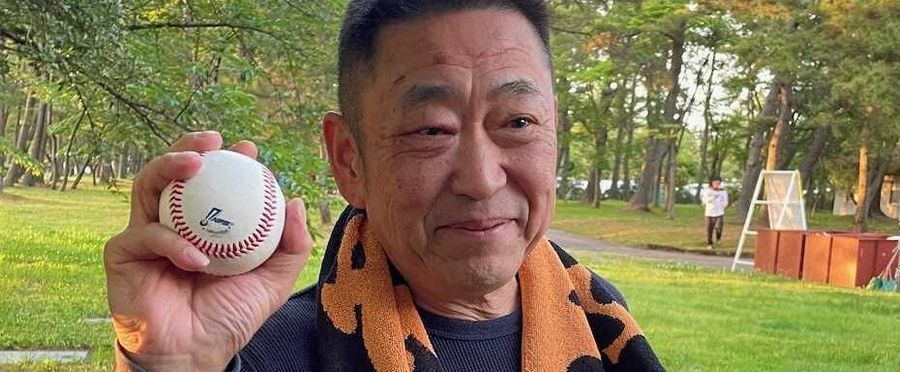 NPB11万号本塁打！場外キャッチした50代男性の感動